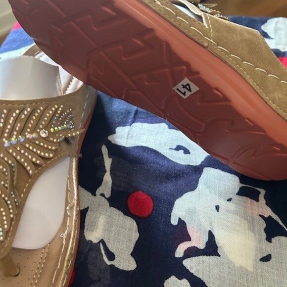 NWOT Women's Beaded Sandals choose Black or Tan both are size 9 - Picture 7 of 12